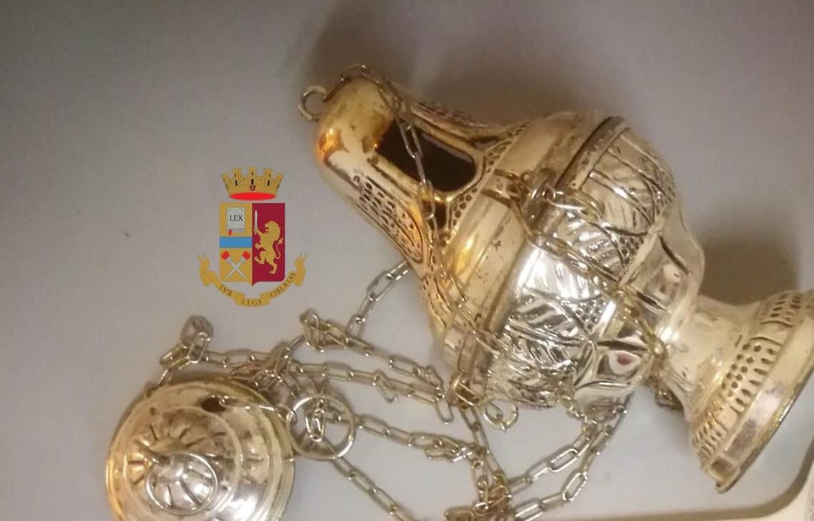 Furto nella chiesa della Santa dei Quartieri, arrestato il ladro