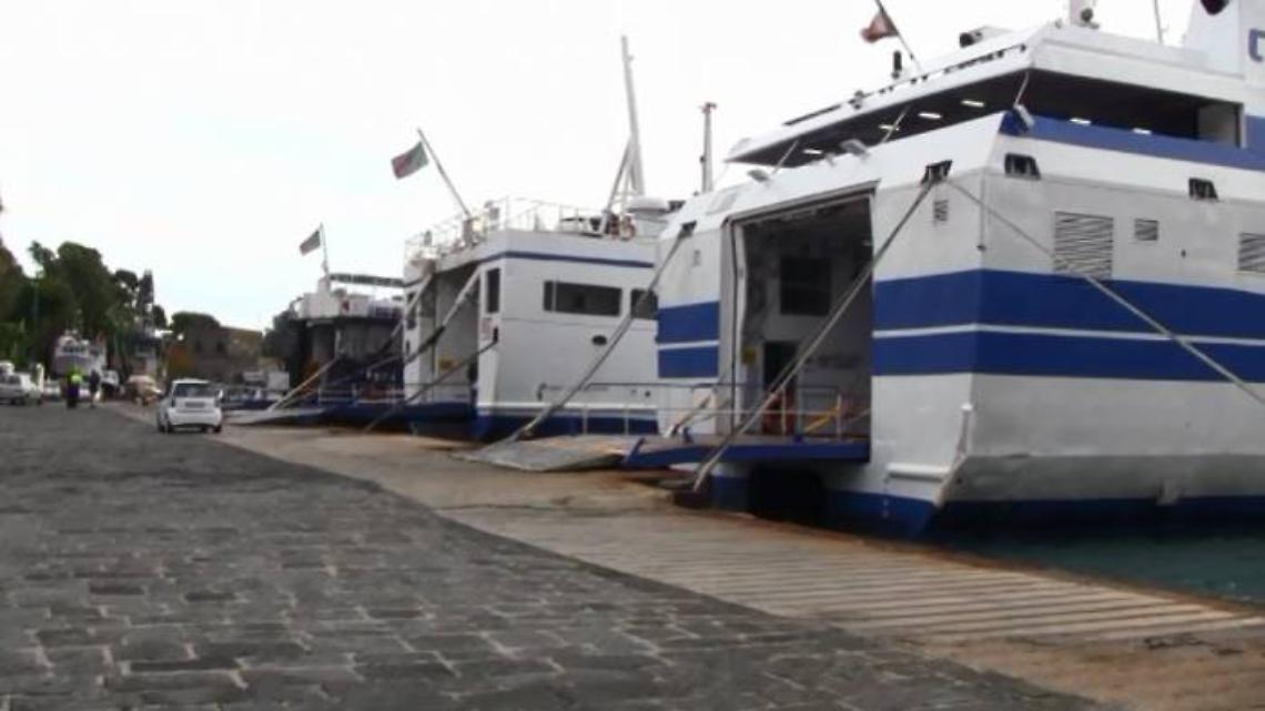 Turista muore sul traghetto a Ischia