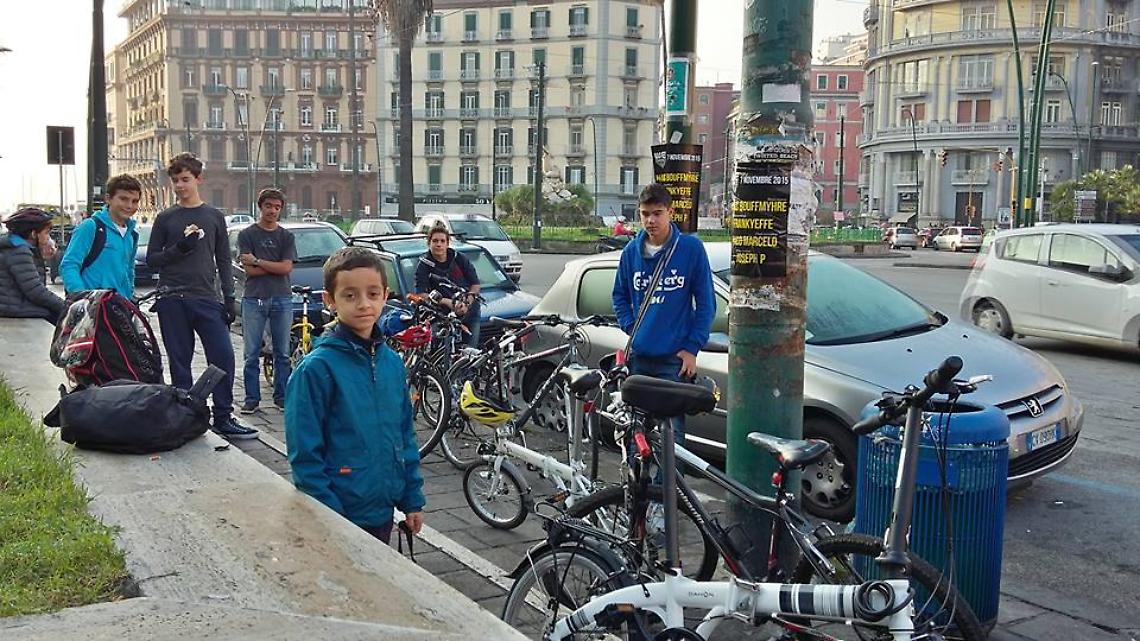 A scuola in bicicletta, ma gli studenti chiedono strade più sicure