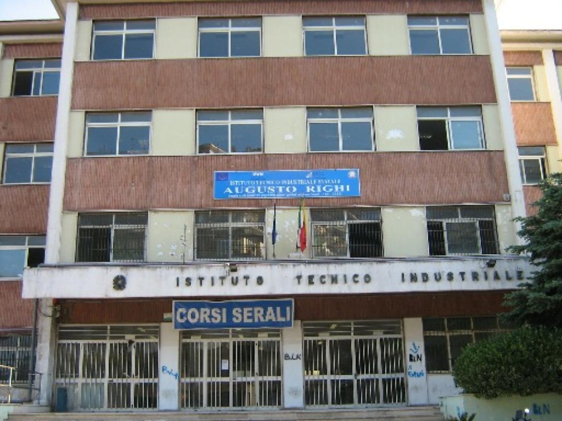 Rubò i pc dell'Augusto Righi: incastrato dalle telecamere
