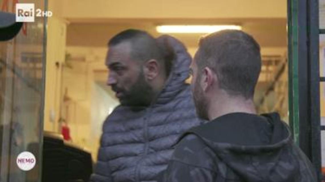 Testata e sprangate a giornalista Rai
