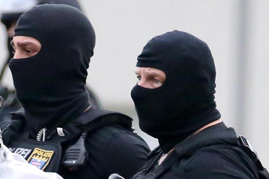Amburgo, allarme in una scuola: due studenti armati barricati in un'aula