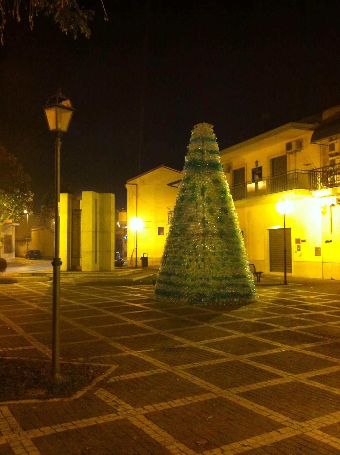 Macerata Campania. Primo albero ecologico in piazza Alcide De Gasperi