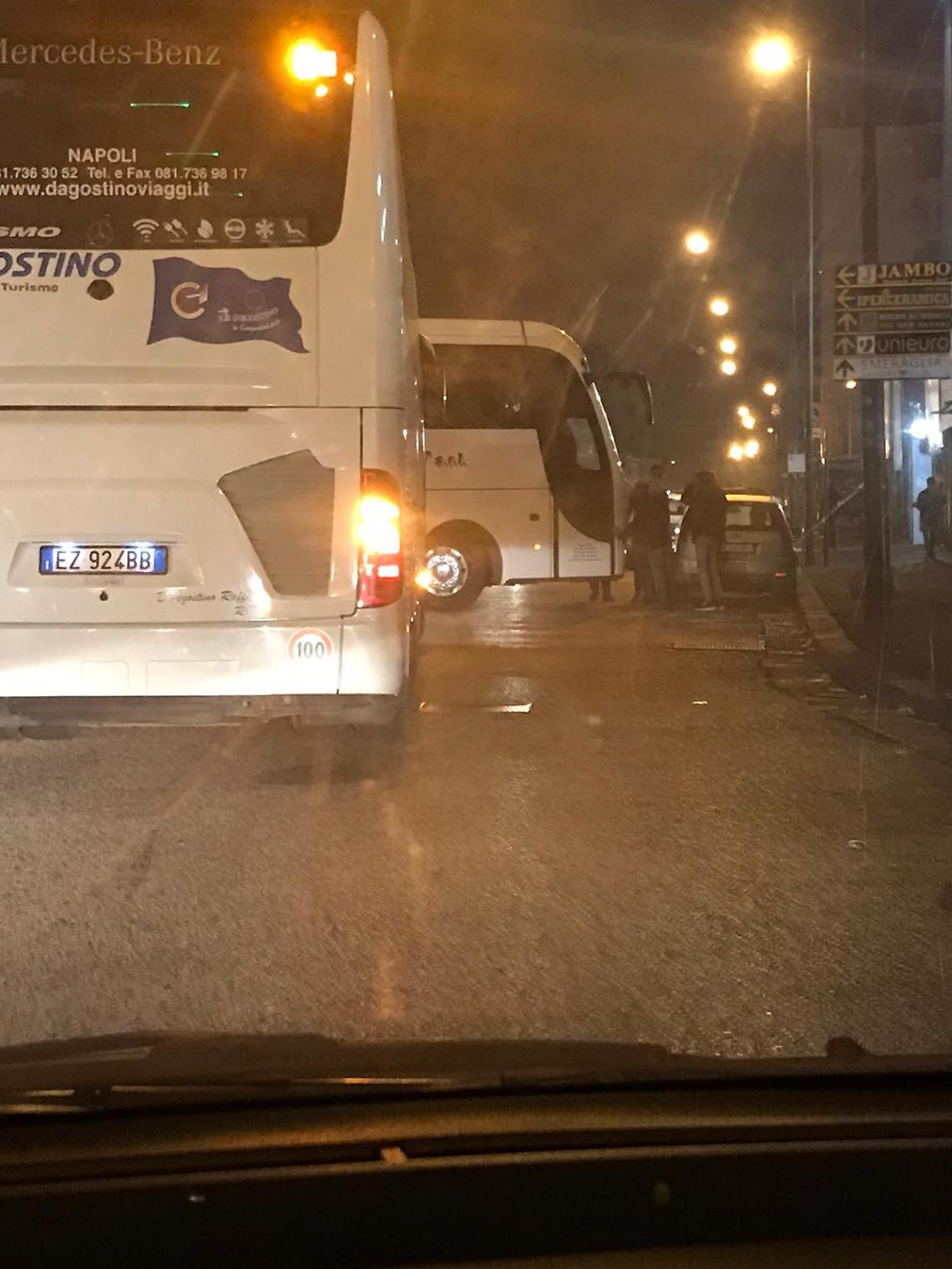 Traffico a piazza Garibaldi, bus bloccato 