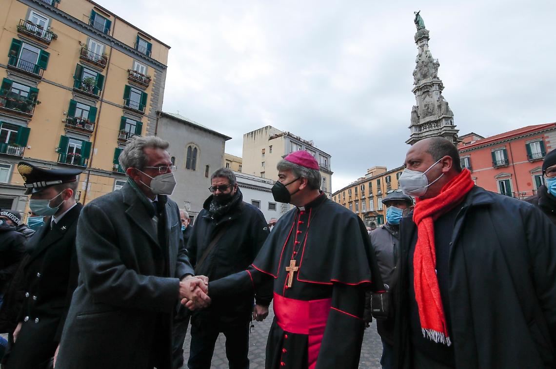 L'arcivescovo Battaglia: «Napoli soffre di diffidenza e indifferenza»