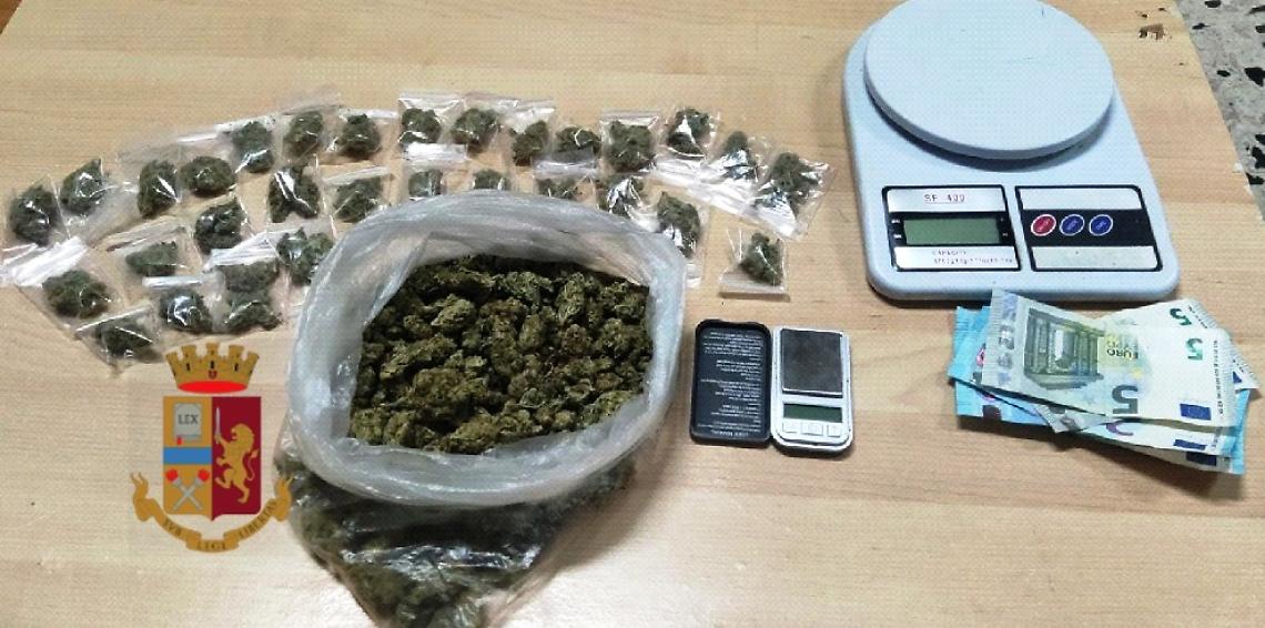 Droga a Fuorigrotta: pusher arrestato, denunciata la compagna