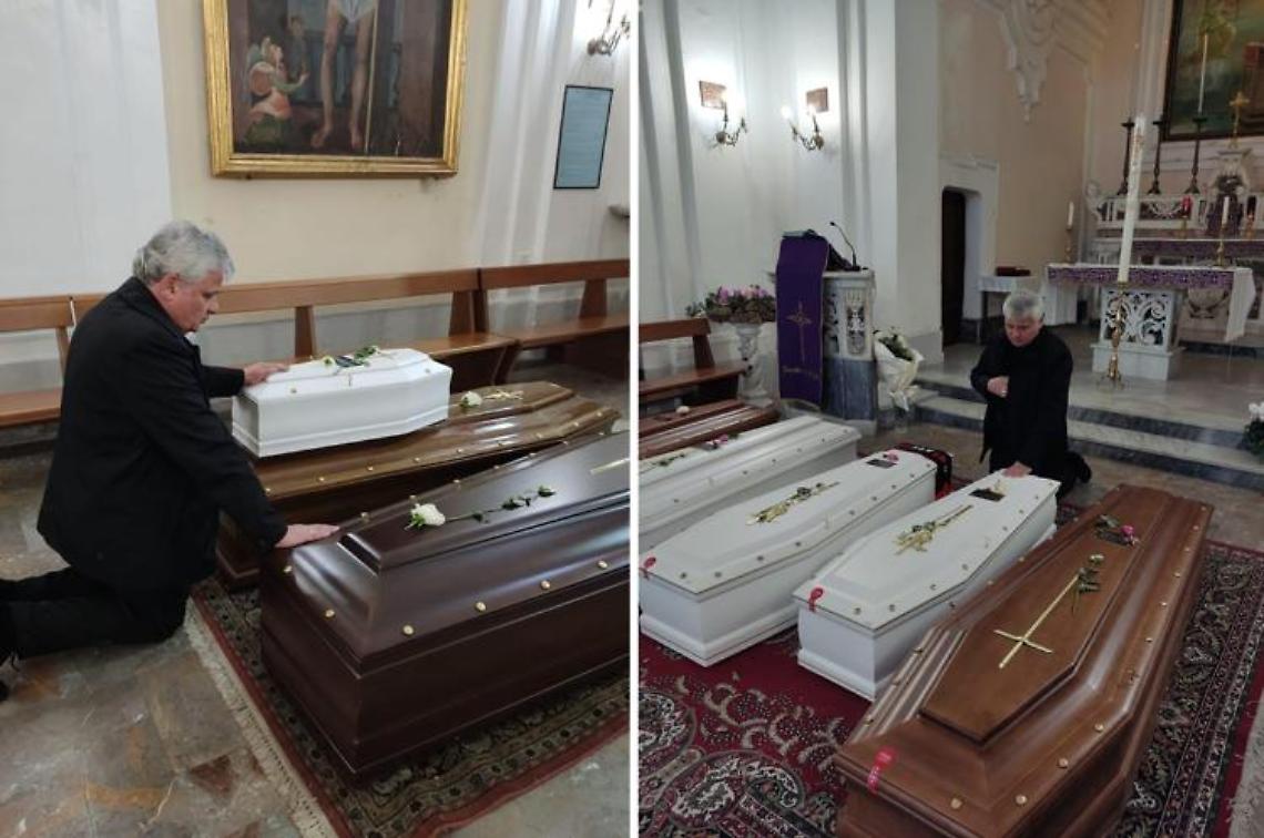 Elemosiniere del Papa benedice le bare delle vittime delle frana d'Ischia