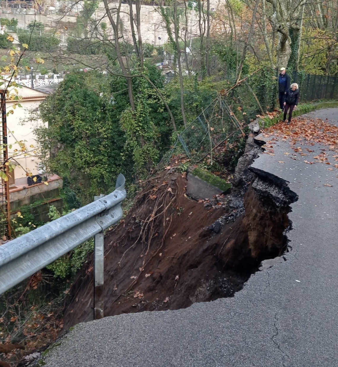 Frana a Cava de' Tirreni, strada chiusa