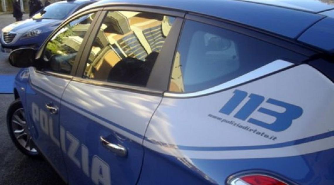 Armato di accetta semina panico al Caf, arrestato