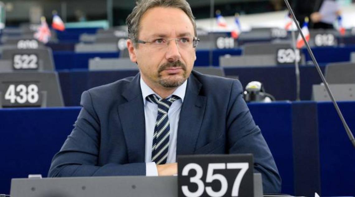 Autonomia: Pedicini, De Luca sempre più finto paladino Sud