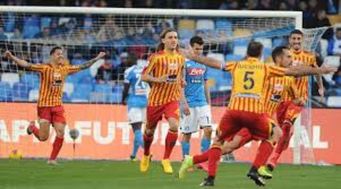 Il Lecce e l’arbitro mettono ko il Napoli al San Paolo