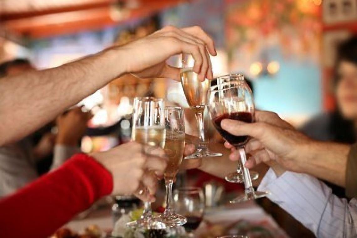 Festa di 18 anni al ristorante con 24 persone, tutti multati