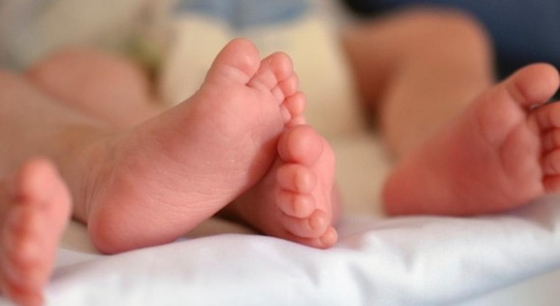 Dà alla luce due gemelli, mamma muore pochi giorni dopo 