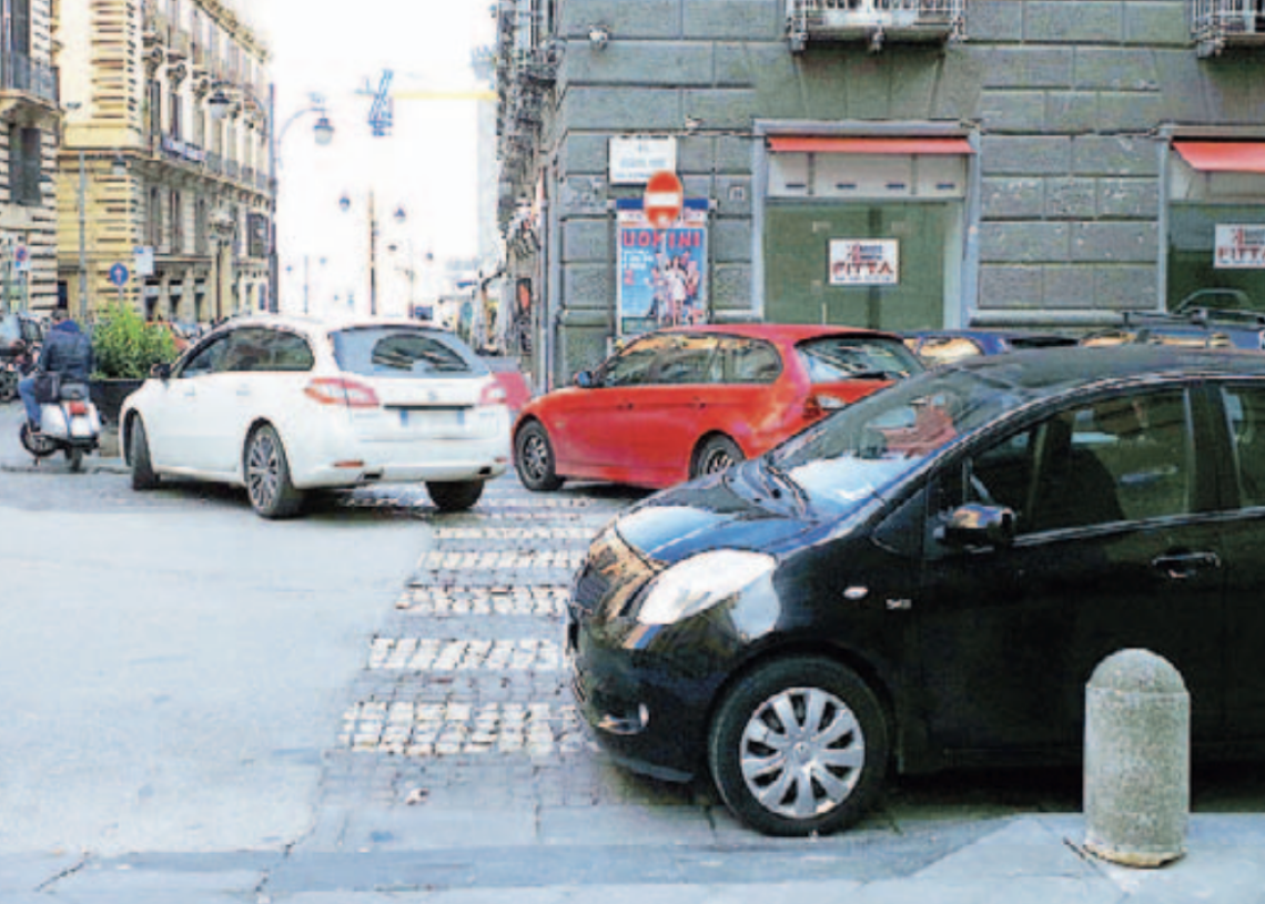 Napoli divisa sui parcheggi, Cosenza: «Sono indispensabili»