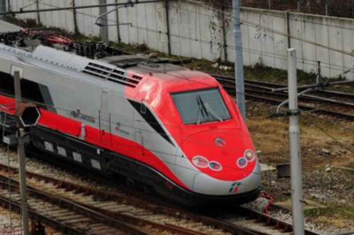 Bovino investito da un treno, ferrovie in tilt nel Casertano