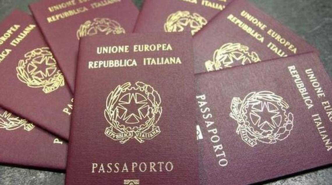Due albanesi si fingono italiani per fare il passaporto, arrestati