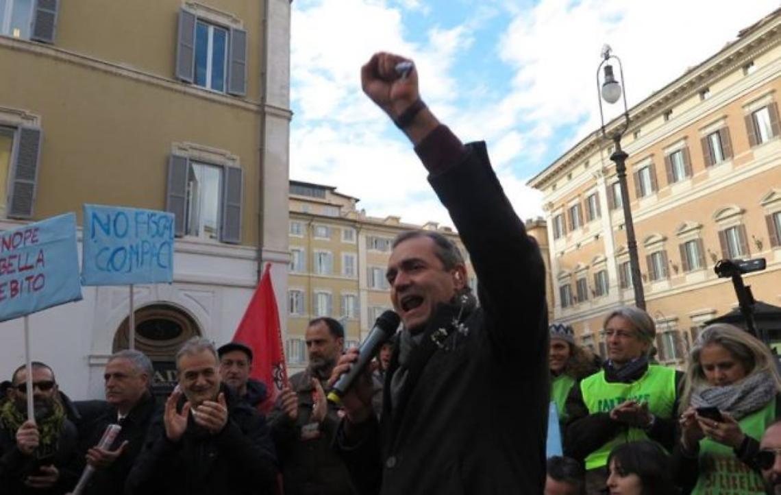 Rischio dissesto, de Magistris chiede aiuto ai grillini