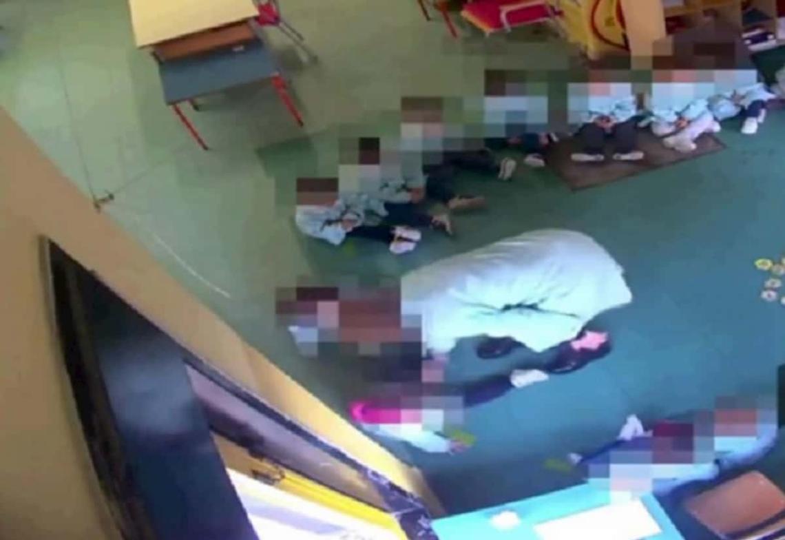 Picchia e tortura bimbi all'asilo, insegnante finisce nei guai