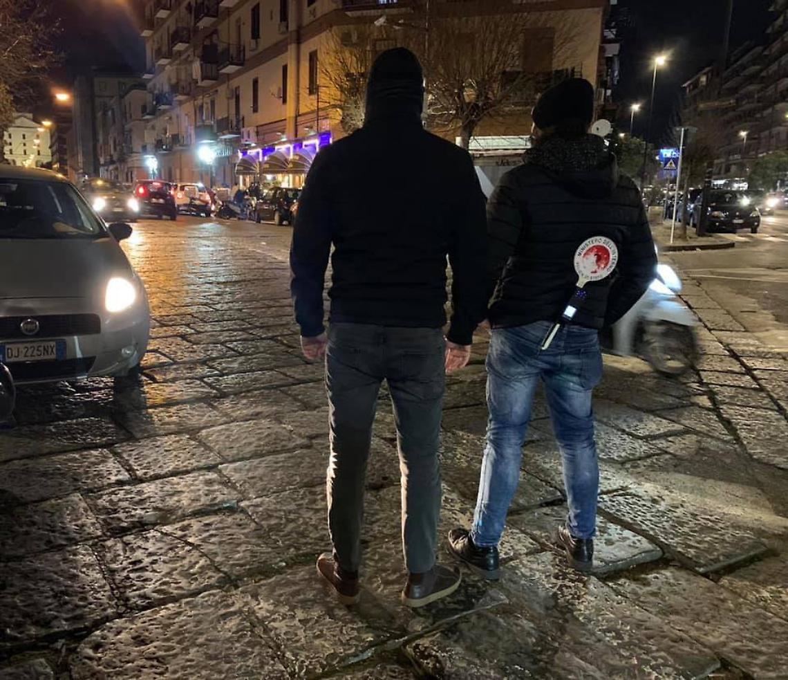 Pistola nascosta in auto, 50enne nei guai