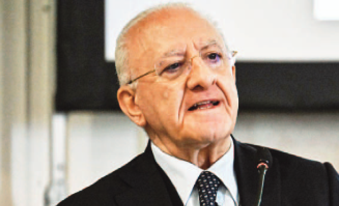 De Luca furioso contro tutti