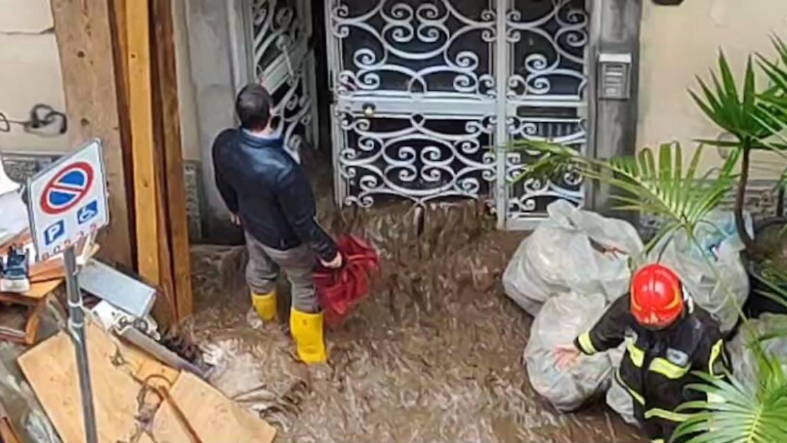 Bomba d’acqua sul Vomero, fiume di fango a via Solimena