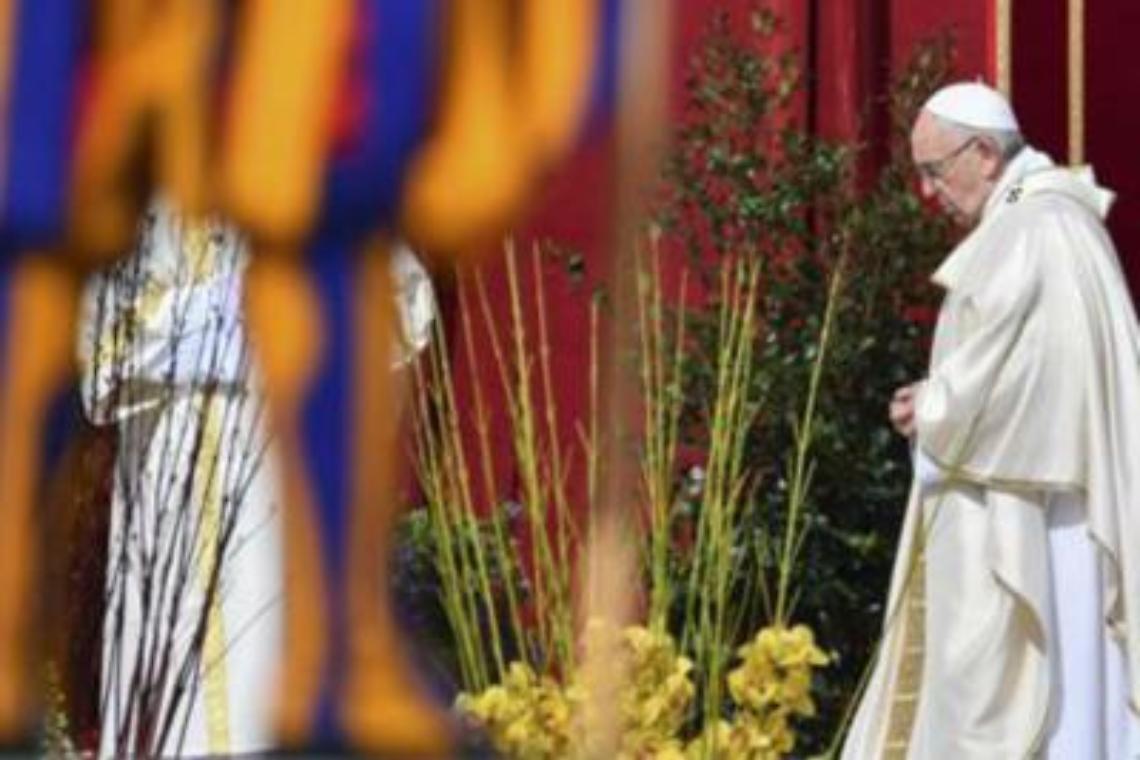 Il Papa: &laquo;Non &egrave; comunismo difendere i deboli&raquo;