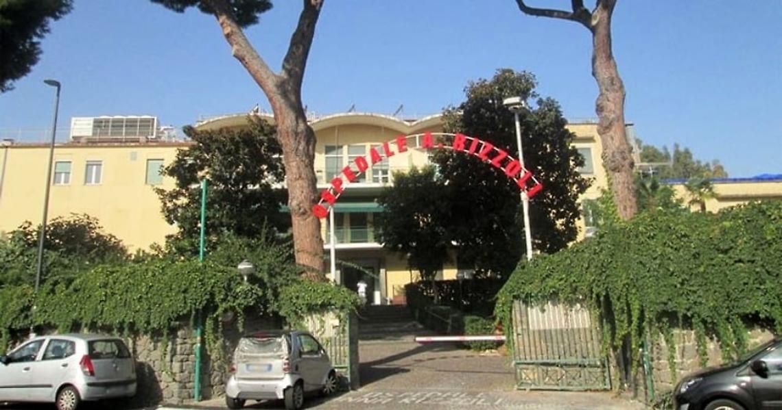 Intossicati dalle caramelle lasciate da un turista: tre ricoverati