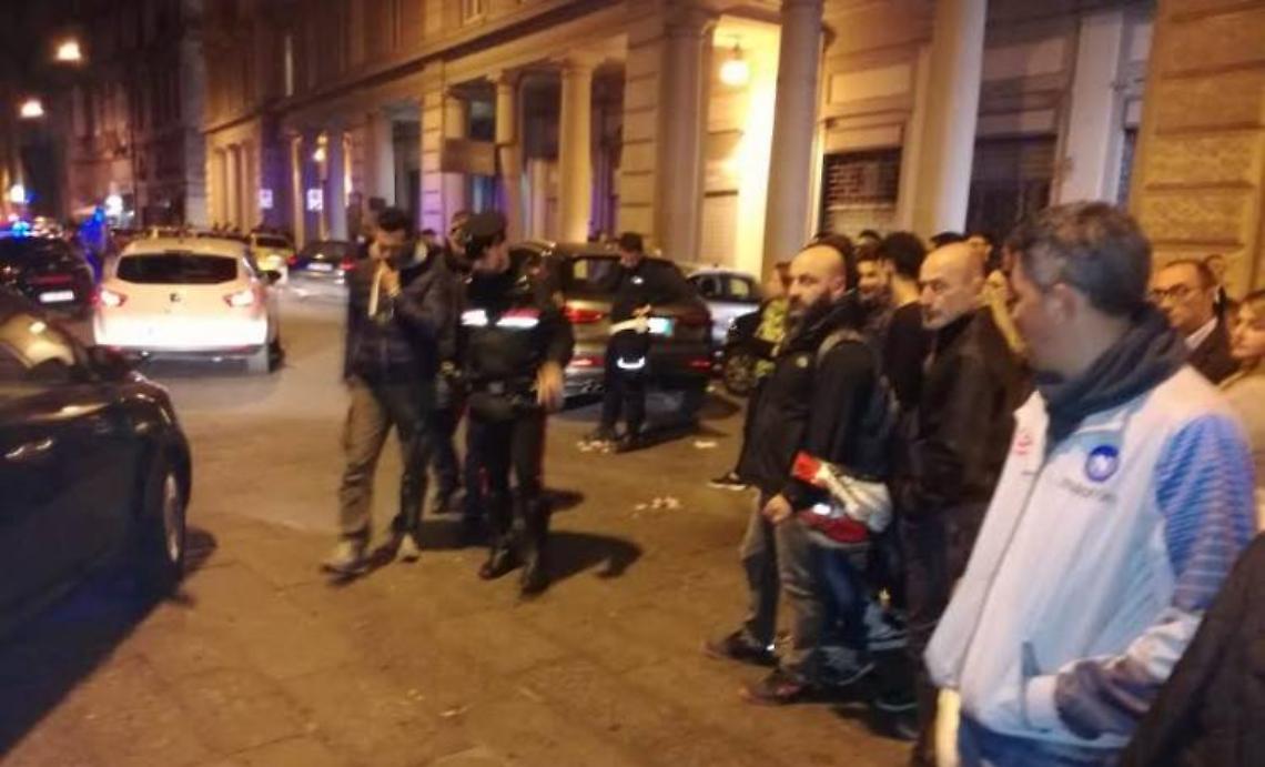 Sparatoria in via Chiatamone, psicosi terrorismo tra la folla