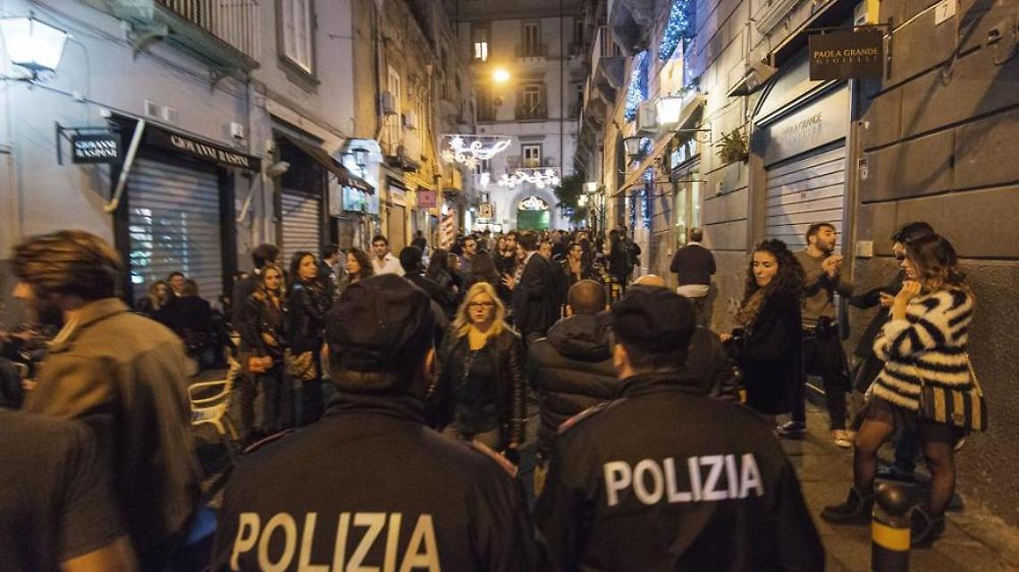 Stretta sulla movida da Chiaia a Bagnoli, raffica di controlli