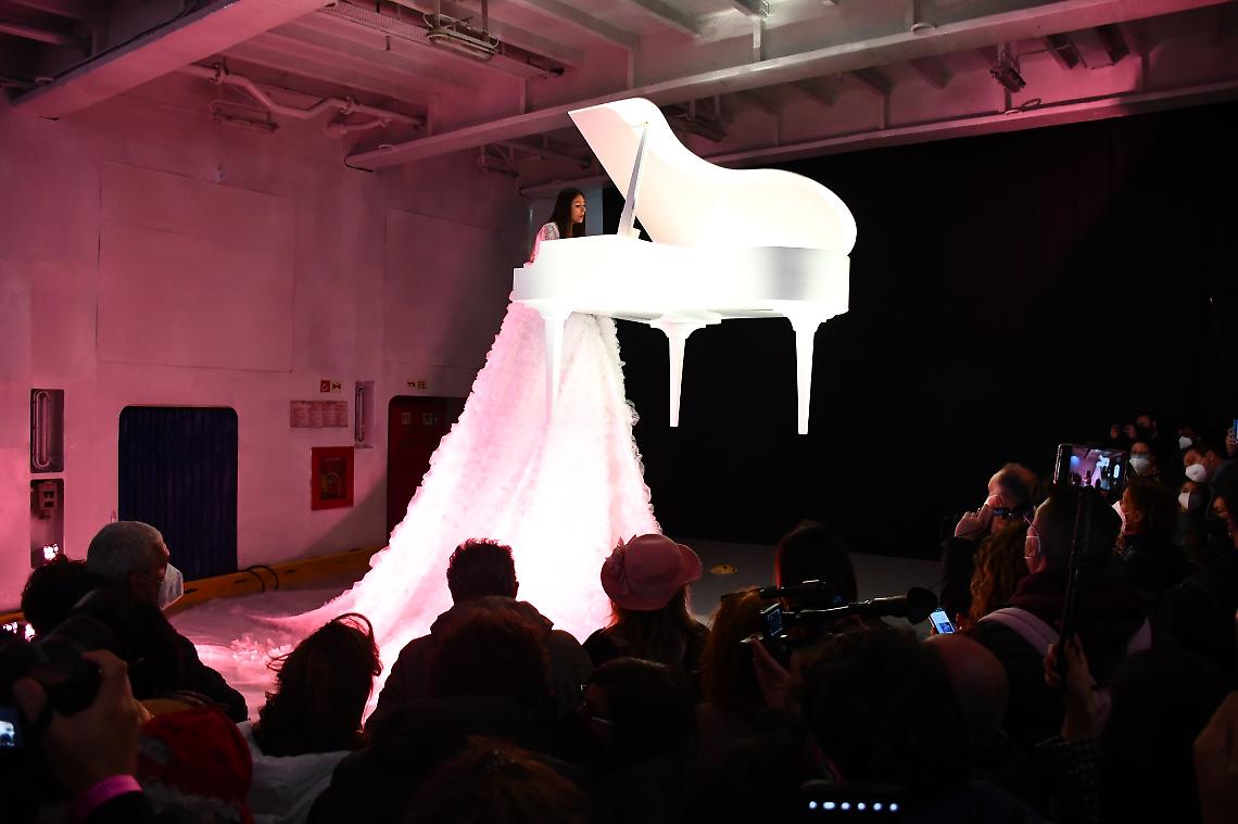 Via a Procida Capitale della Cultura con l'incanto di un pianoforte sospeso