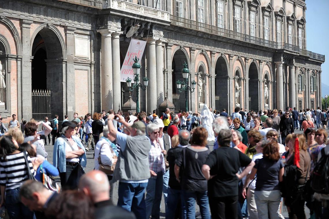Napoli, calo del turismo: tra bellezza e criticità
