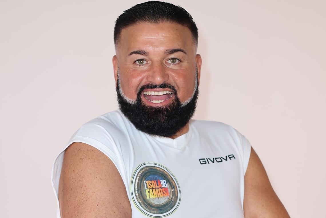 “Isola dei Famosi”, c’è Peppe Di Napoli