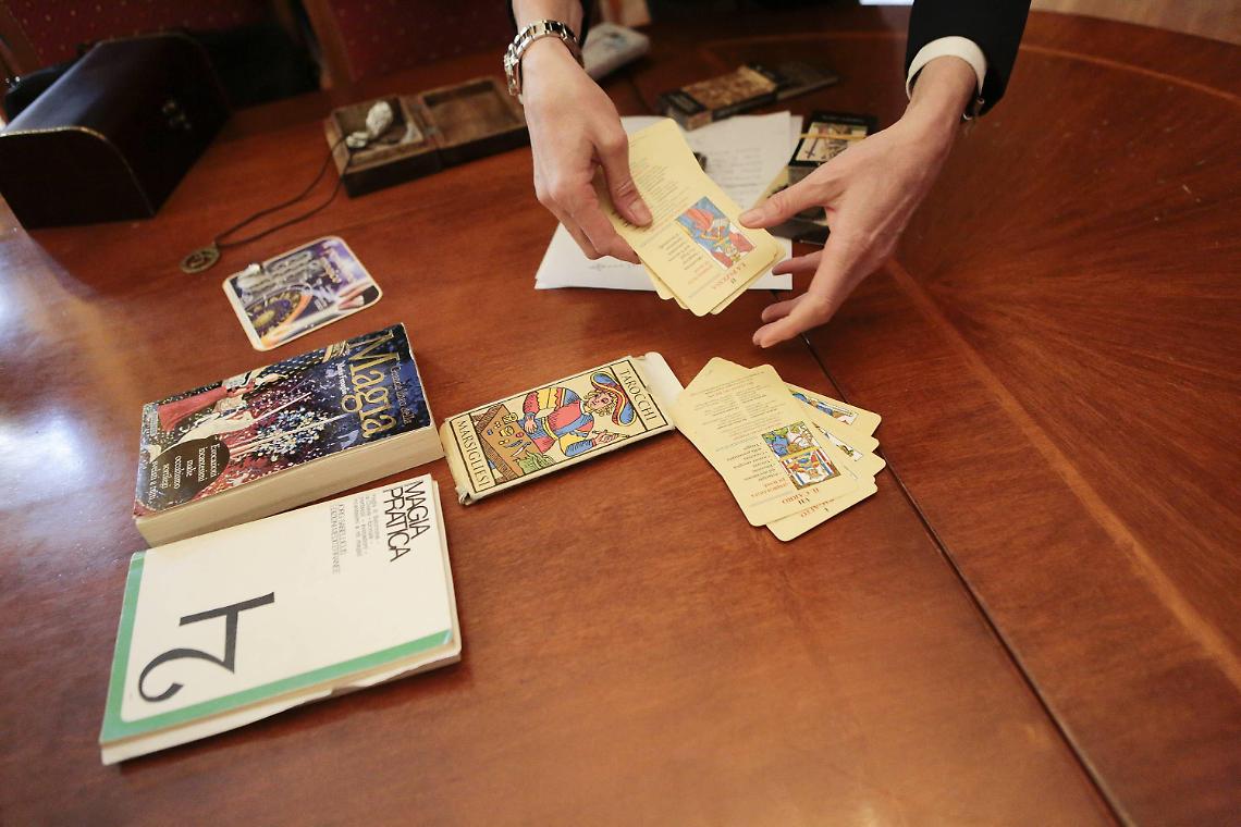 Finta sensitiva arrestata per truffa e tentata estorsione
