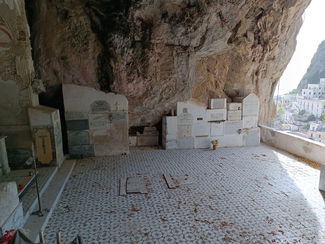 Corsa contro il tempo per l'antica cappella rupestre di Atrani