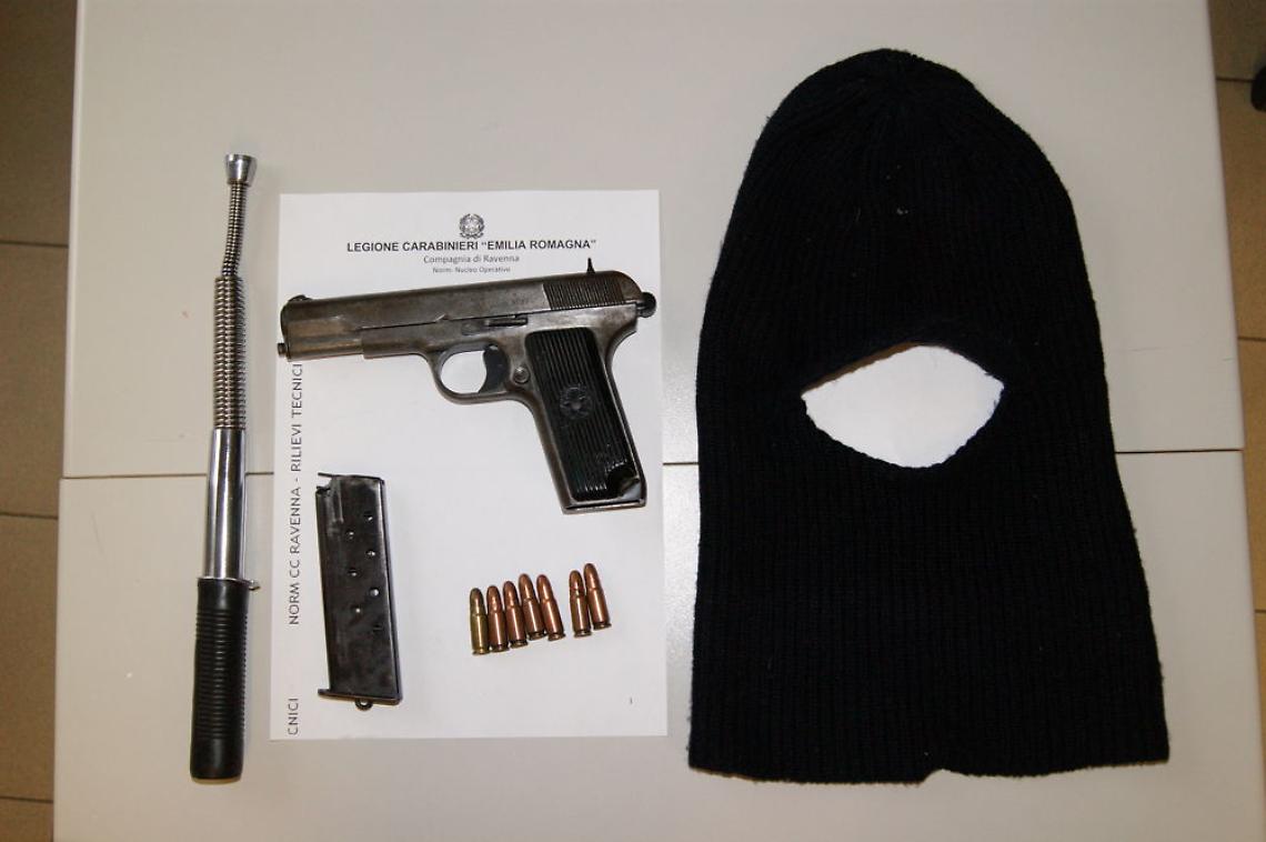 Castellammare, preso 18enne con pistola e passamontagna