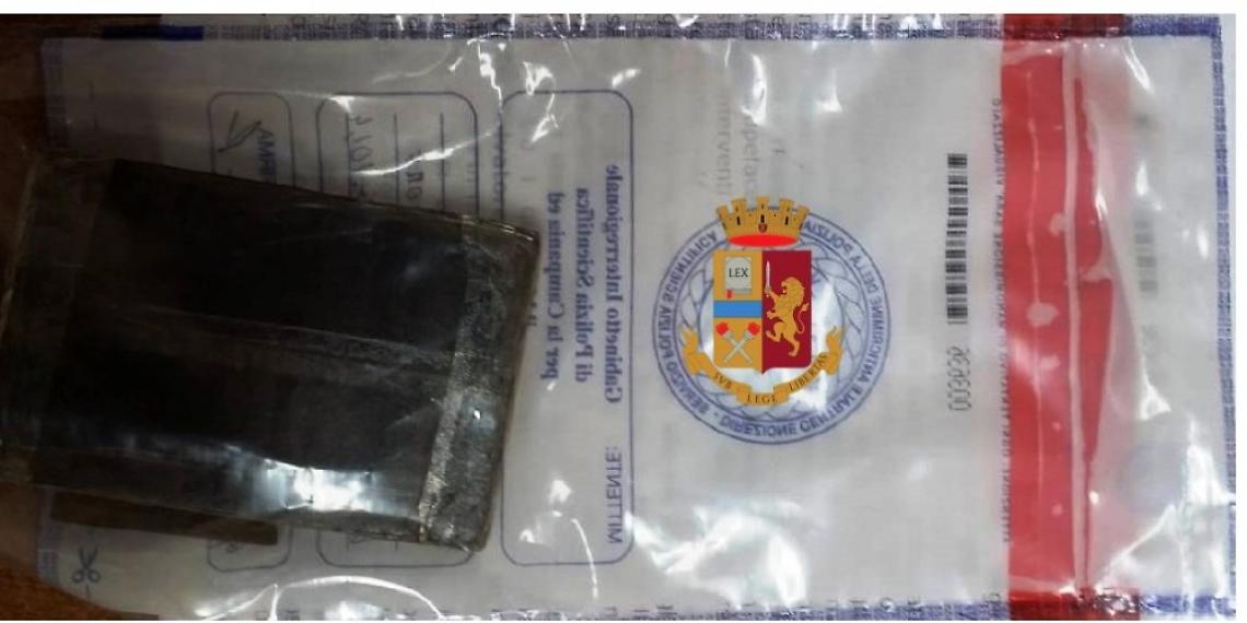 San Giuseppe Vesuviano, hashish nel giubbotto: bloccato 38enne 