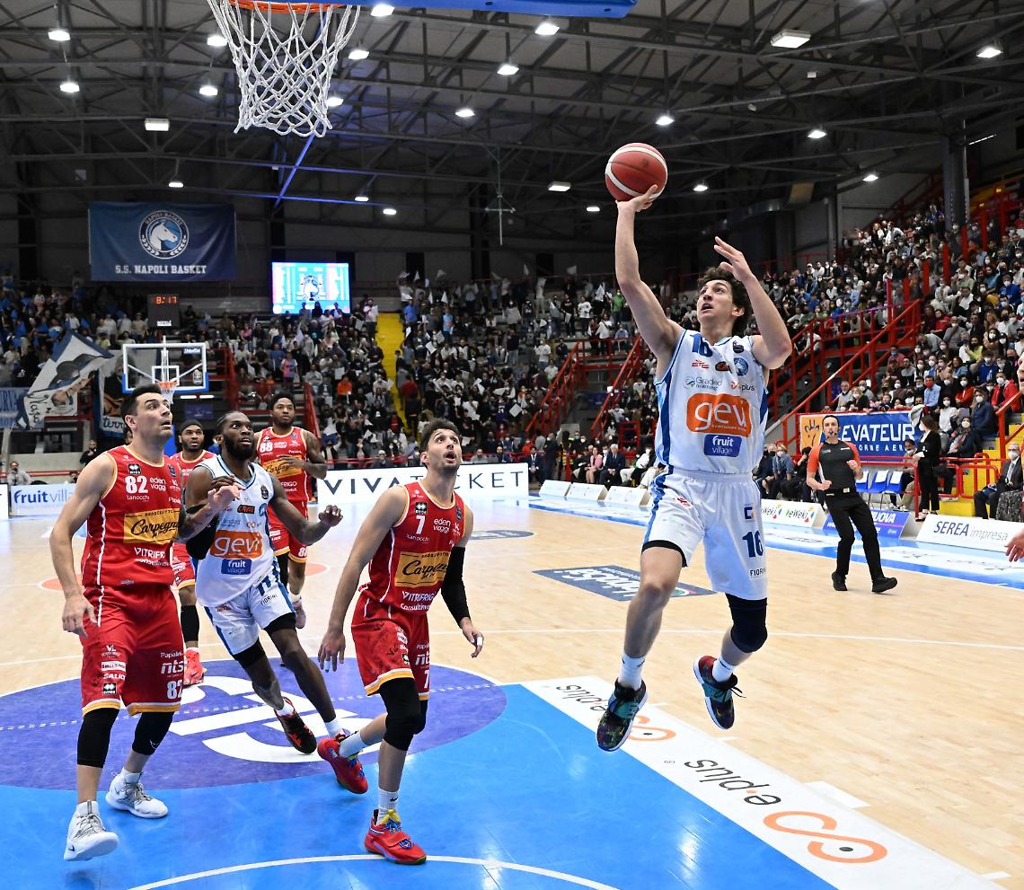 Basket serie A: la Gevi Napoli conclude la stagione con una sconfitta interna