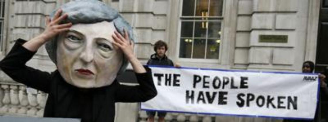 May va avanti con il sostegno del Dup