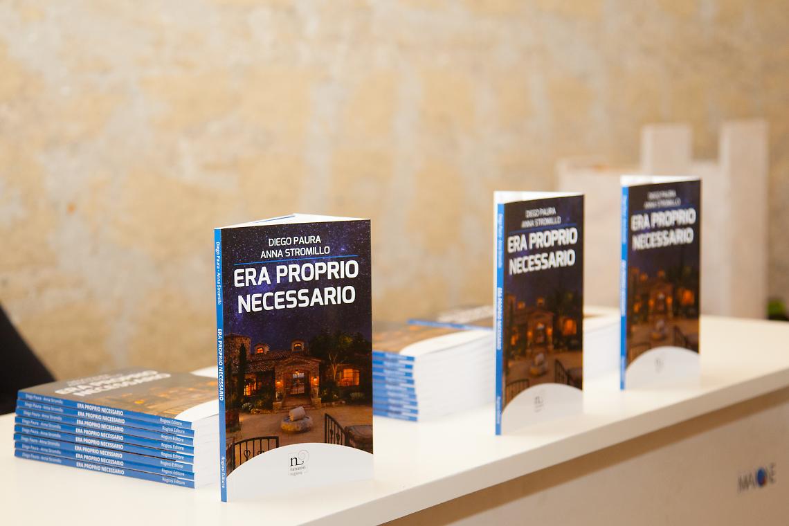 Il libro “Era proprio necessario” fa tappa alla Feltrinelli
