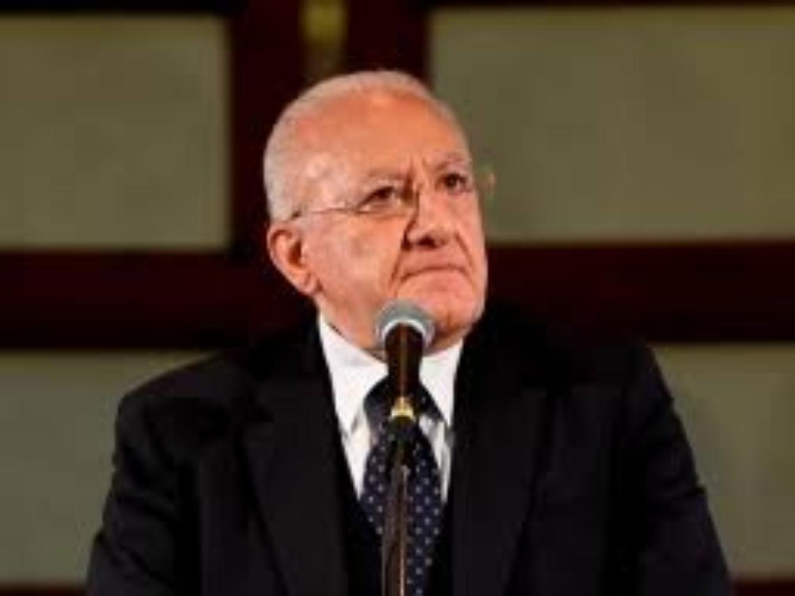 De Luca: «In Campania arriveremo a 800 posti di terapia intensiva»