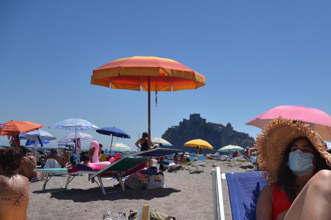Covid, Pregliasco: «Vacanze? L'Italia è più sicura»
