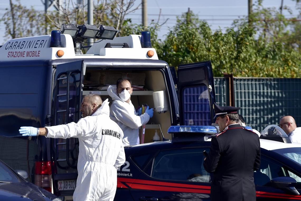 Malore improvviso mentre è in auto: la tragedia davanti alla moglie e ai passanti
