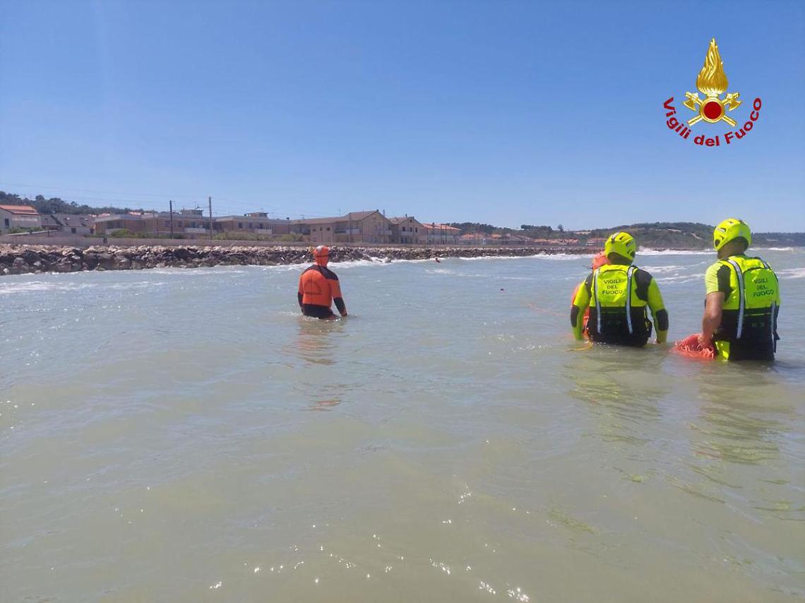 Fano, recuperato il corpo del bimbo disperso in mare
