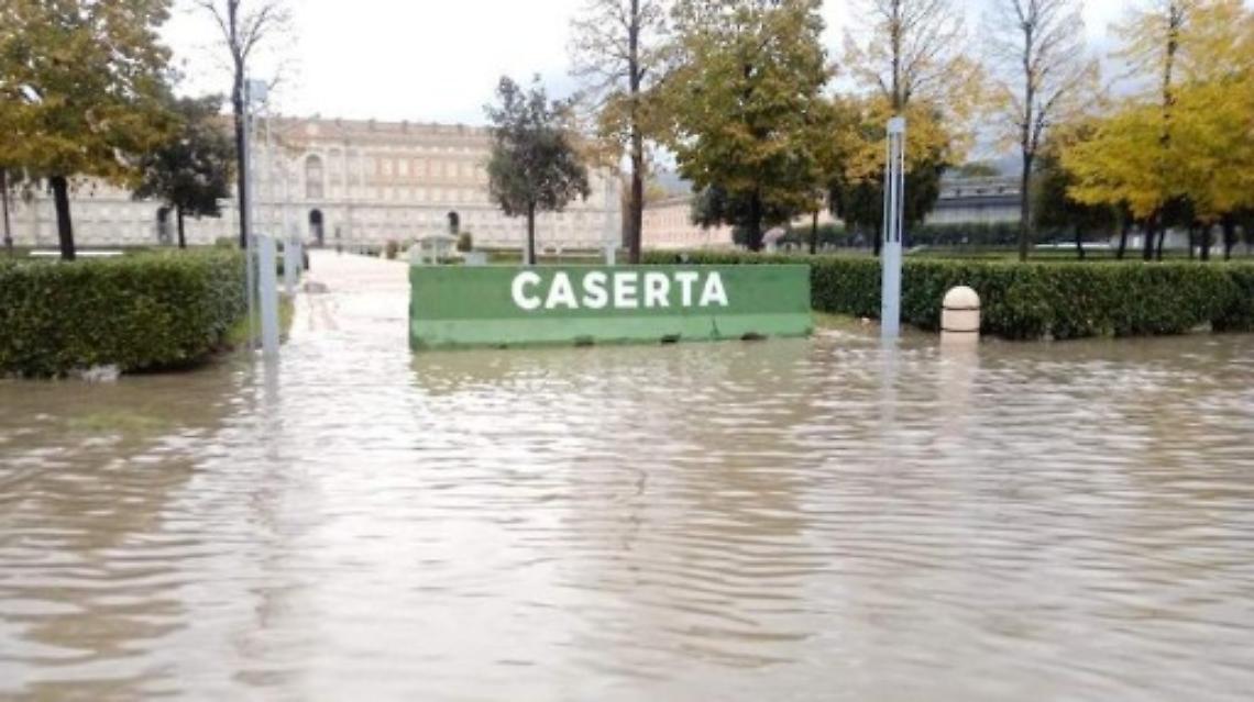Maltempo, allagamenti e disagi: allarme a Caserta, nel Napoletano e in Irpinia