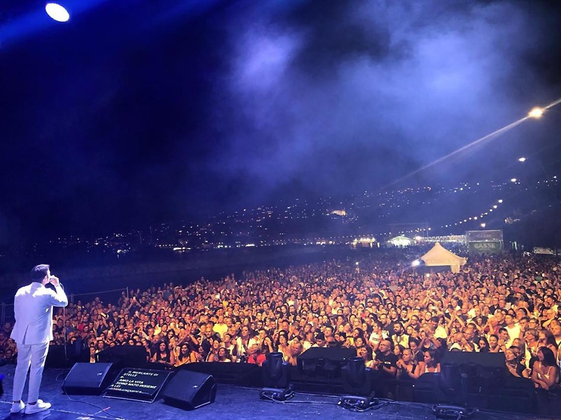 Sal Da Vinci accende il Lungomare: «Grazie, Napoli!»