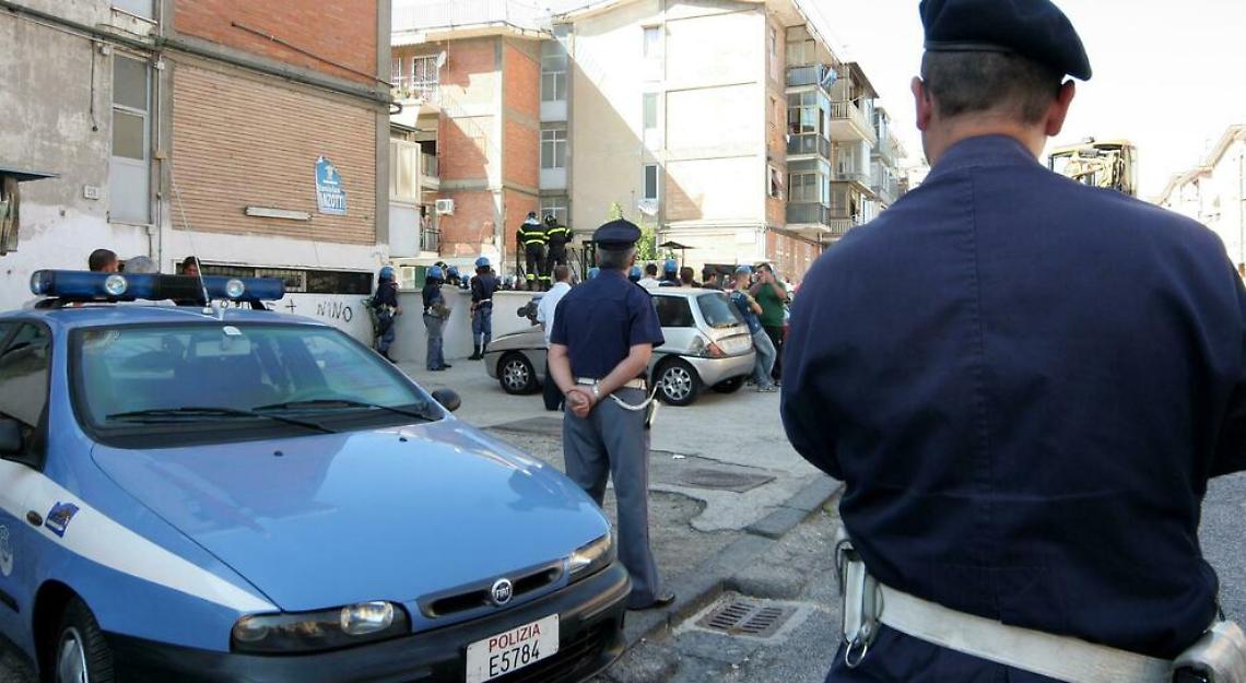 Rione Traiano, sorpreso con merce contraffatta nell’auto