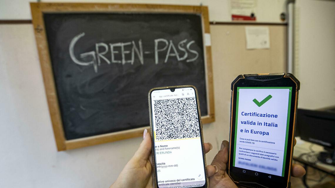 Green pass obbligatorio per scuole e Rsa: multe fino a 1000 euro per i trasgressori