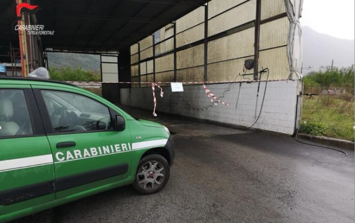 Ambiente, sigilli all'impianto di torrefazione del caffè