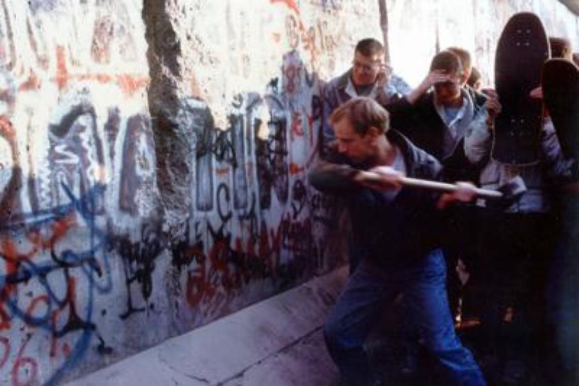 Berlino, 30 anni fa la caduta del muro