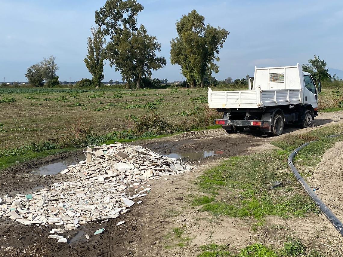 Sequestrato autocarro utilizzato per smaltimento rifiuti speciali